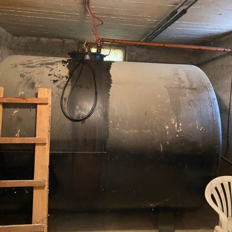 Cuve à fioul avant dégazage en sous-sol