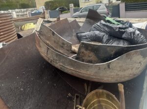 Cuve à fioul découpée en attente d'évacuation vers un centre agréé